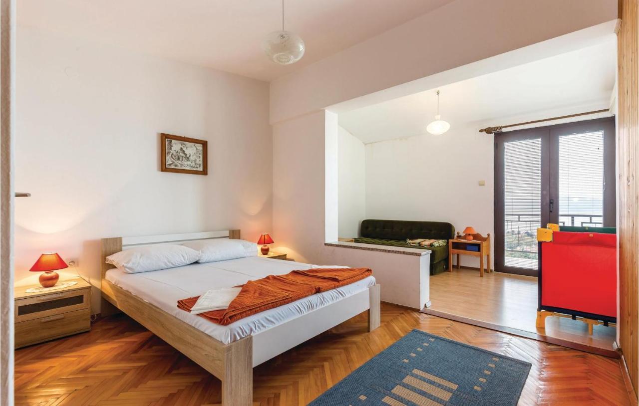 Cozy Apartment In Novi Vinodolski With Kitchen ภายนอก รูปภาพ