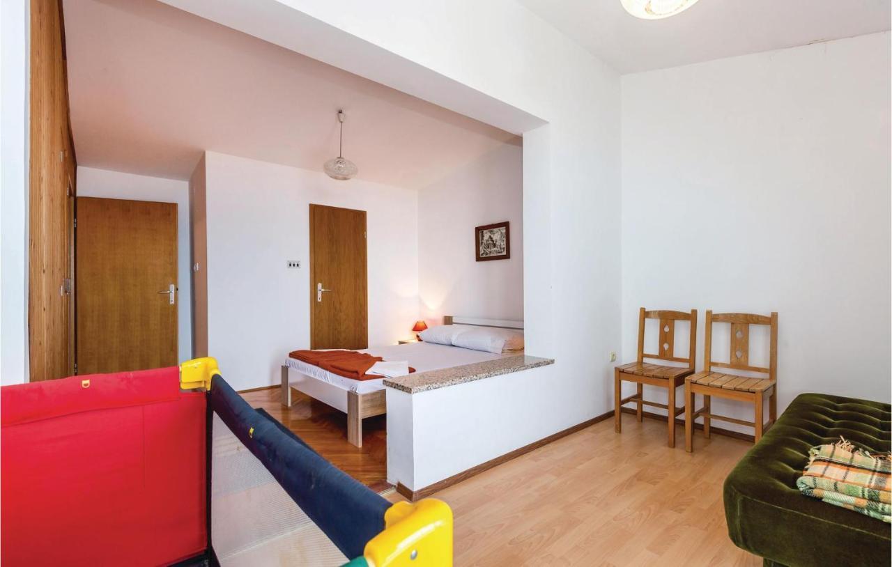 Cozy Apartment In Novi Vinodolski With Kitchen ภายนอก รูปภาพ
