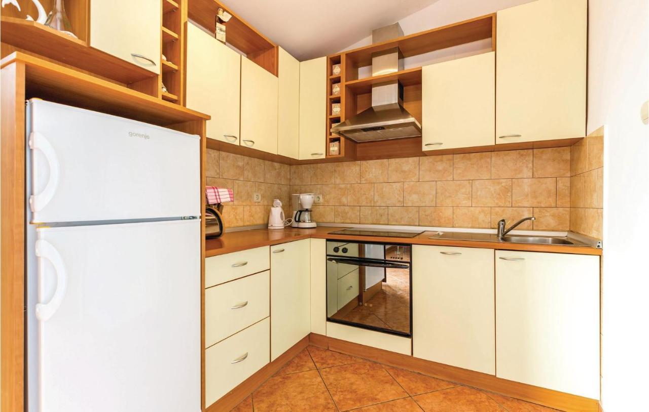 Cozy Apartment In Novi Vinodolski With Kitchen ภายนอก รูปภาพ