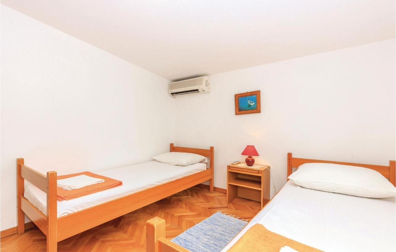 Cozy Apartment In Novi Vinodolski With Kitchen ภายนอก รูปภาพ