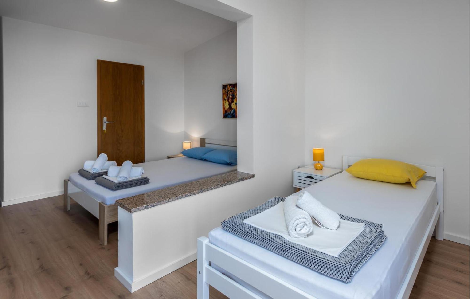 Cozy Apartment In Novi Vinodolski With Kitchen ภายนอก รูปภาพ