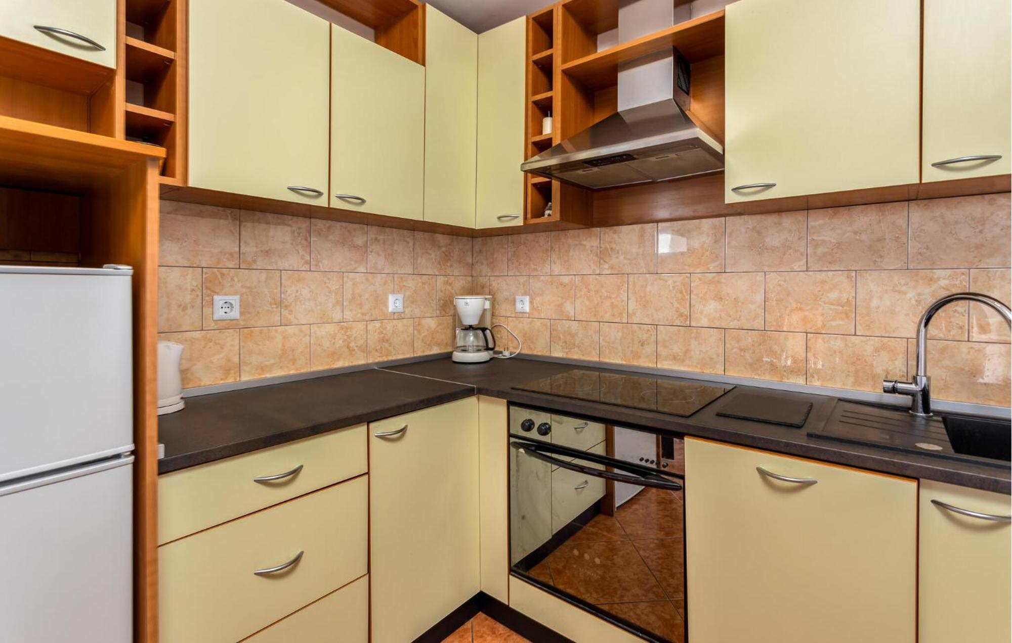 Cozy Apartment In Novi Vinodolski With Kitchen ภายนอก รูปภาพ