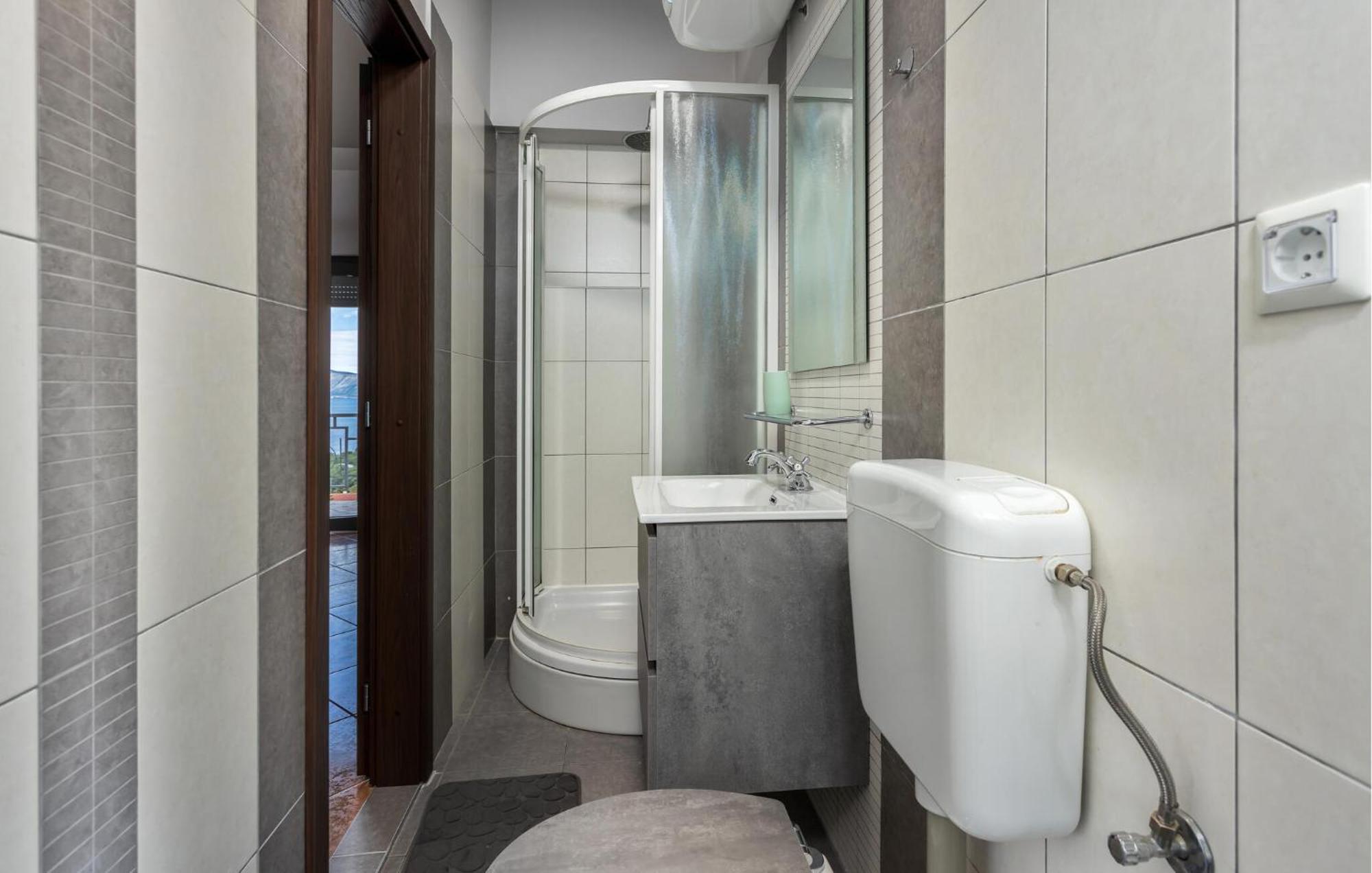 Cozy Apartment In Novi Vinodolski With Kitchen ภายนอก รูปภาพ