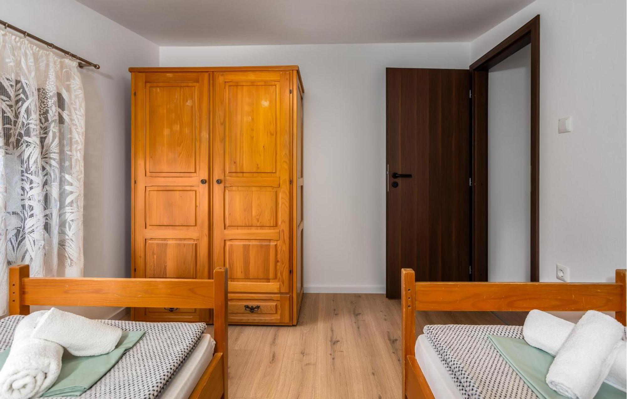 Cozy Apartment In Novi Vinodolski With Kitchen ภายนอก รูปภาพ